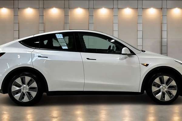 2022 Tesla Model Y Rear-Wheel Drive