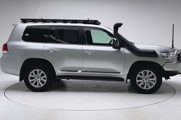 2020 Toyota Landcruiser Sahara VDJ200R thumb-8