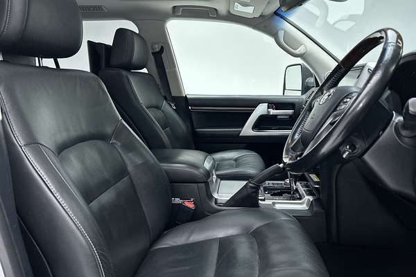 2020 Toyota Landcruiser Sahara VDJ200R thumb-12