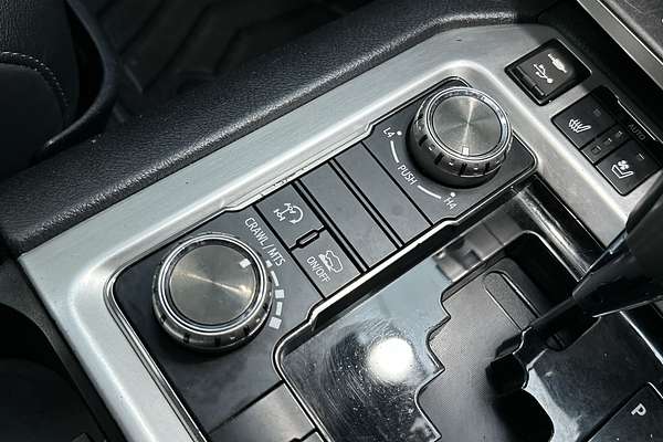 2020 Toyota Landcruiser Sahara VDJ200R thumb-17