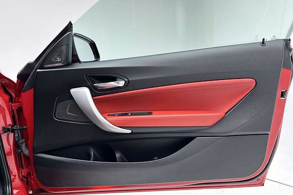 2015 BMW 2 Series M235i F22 thumb-18