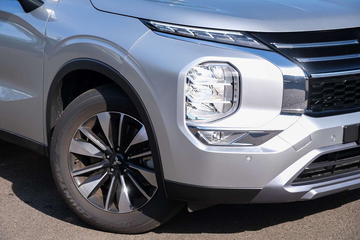 2025 Mitsubishi Outlander LS ZM