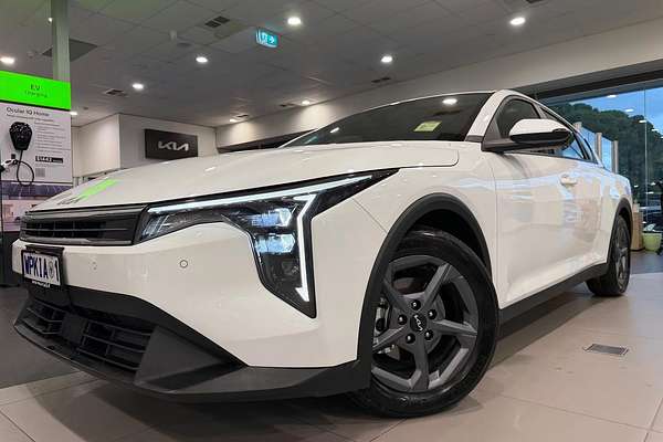 2025 Kia K4 S CL4m thumb-1