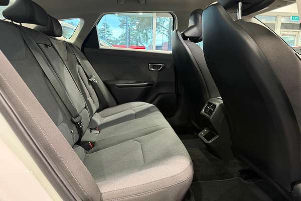 2025 Kia K4 S CL4m thumb-14