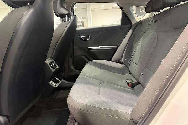 2025 Kia K4 S CL4m thumb-18