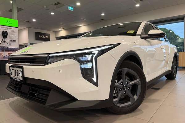 2025 Kia K4 S CL4m thumb-1