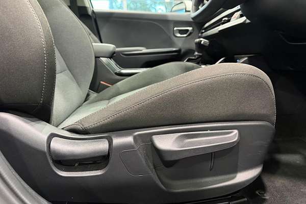 2025 Kia K4 S CL4m thumb-15