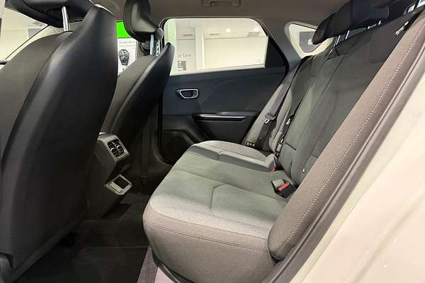 2025 Kia K4 S CL4m thumb-18