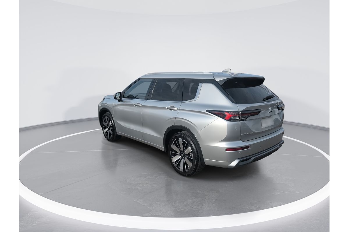 2025 Mitsubishi Outlander Exceed ZM