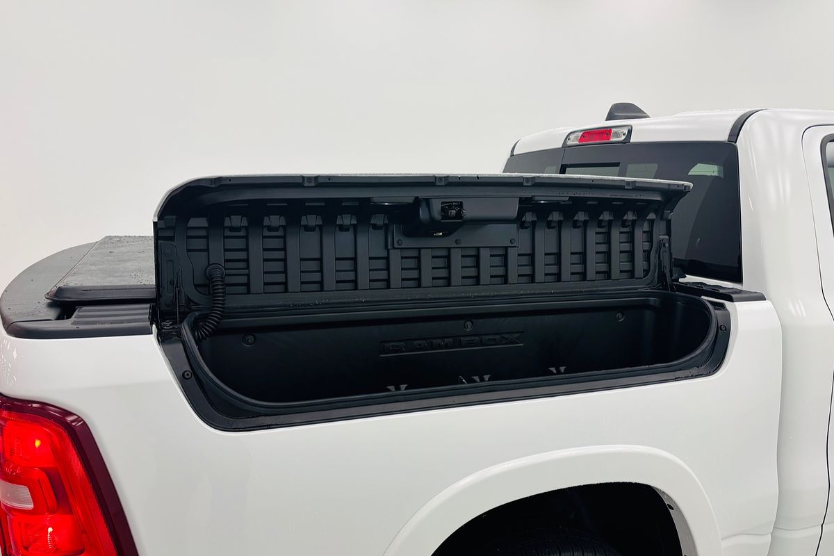 2025 Ram Trucks 1500 Laramie Sport (DT6P9821H.25/XB9)