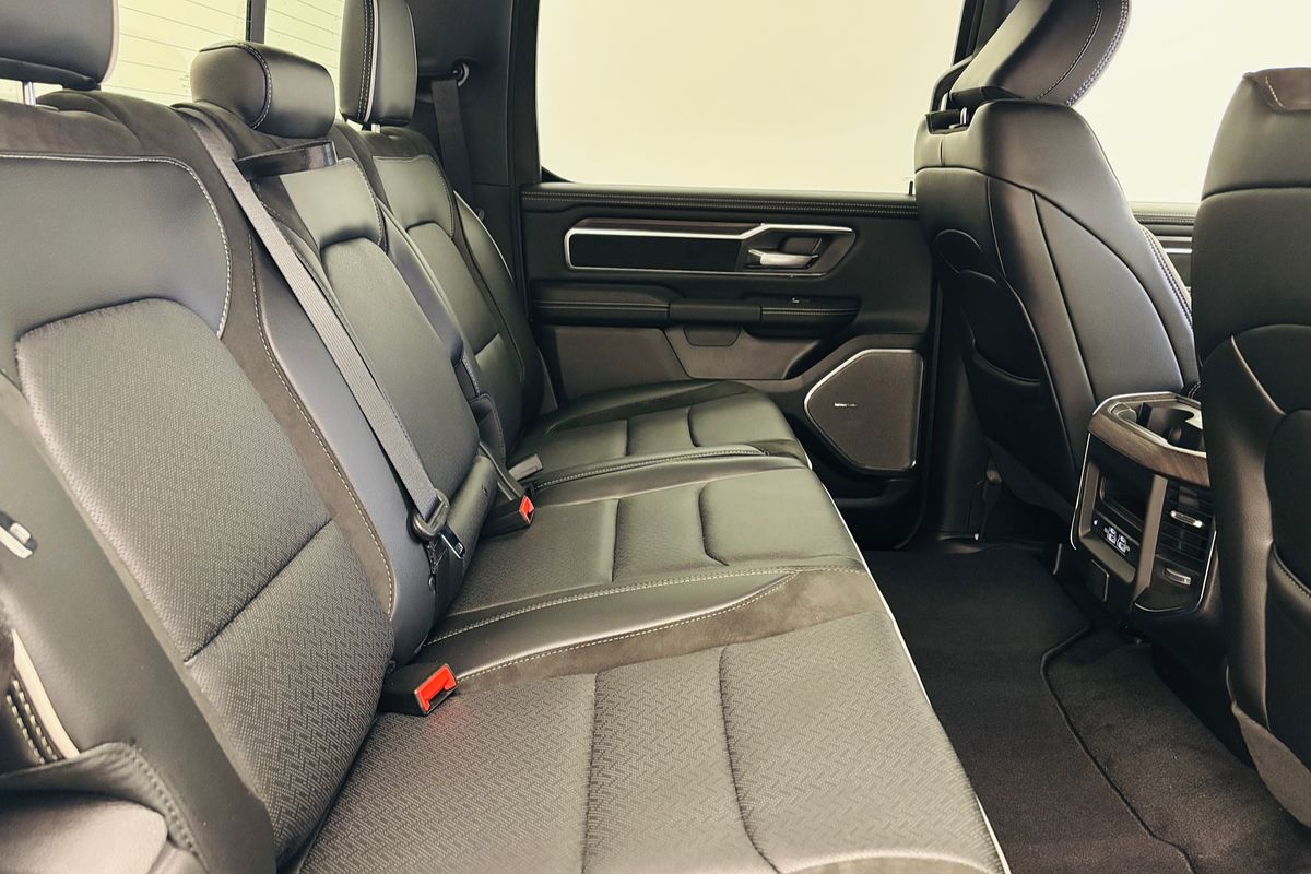 2025 Ram Trucks 1500 Laramie Sport (DT6P9821H.25/XB9)