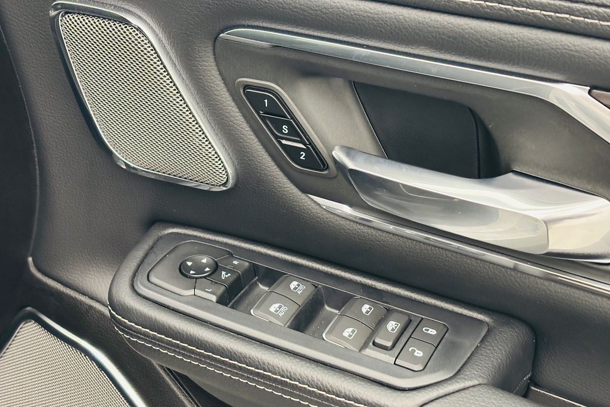 2025 Ram Trucks 1500 Laramie Sport (DT6P9821H.25/XB9)