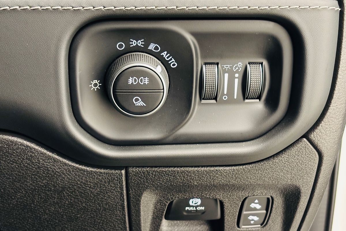 2025 Ram Trucks 1500 Laramie Sport (DT6P9821H.25/XB9)