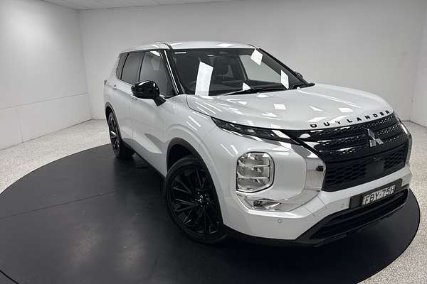2023 Mitsubishi Outlander Black Edition ZM