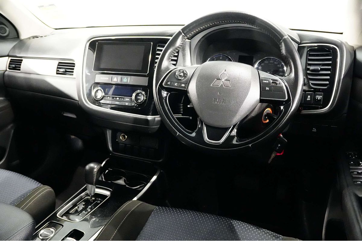 2017 Mitsubishi Outlander LS Safety Pack ZK