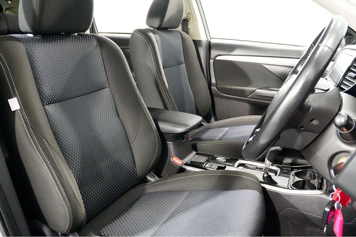 2017 Mitsubishi Outlander LS Safety Pack ZK