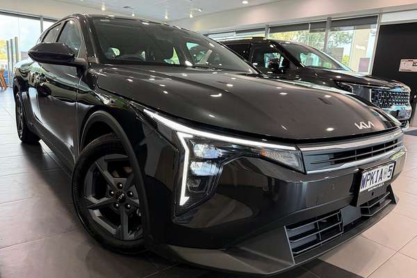 2025 Kia K4 S CL4m thumb-0