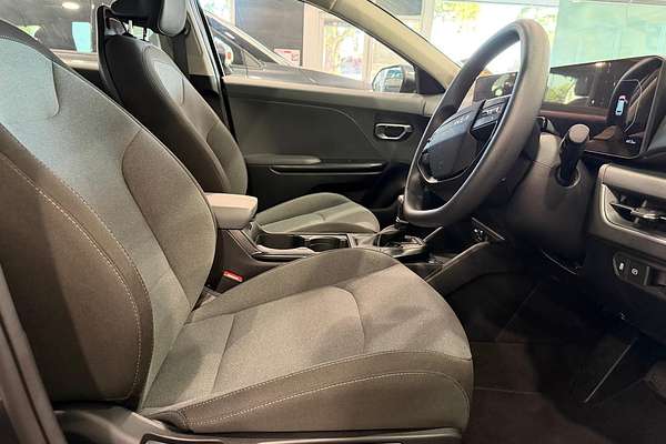 2025 Kia K4 S CL4m thumb-17