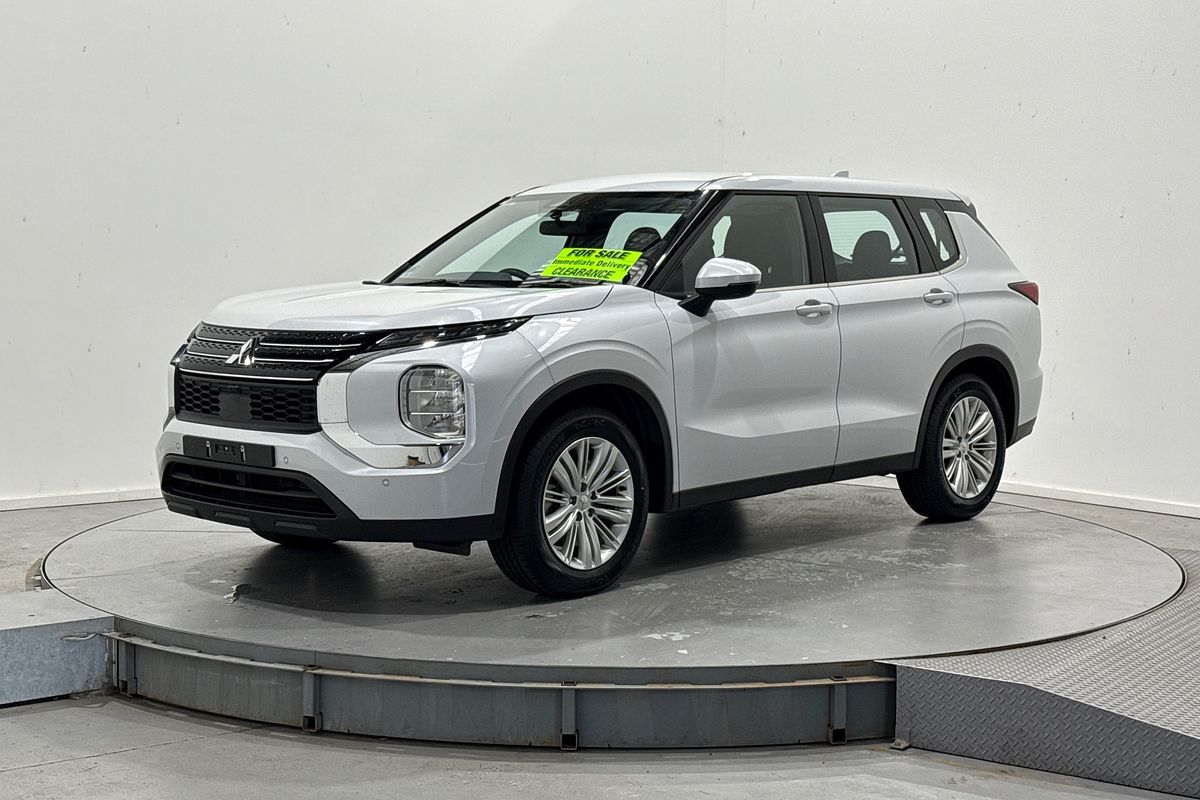 2024 Mitsubishi Outlander ES ZM