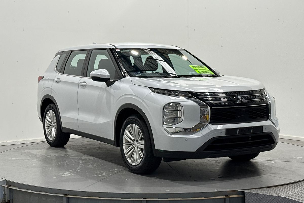 2024 Mitsubishi Outlander ES ZM