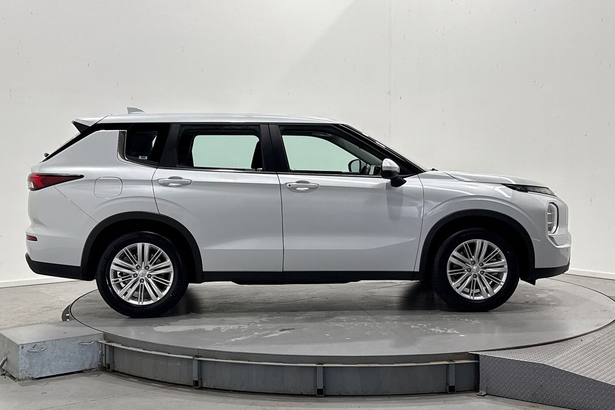 2024 Mitsubishi Outlander ES ZM