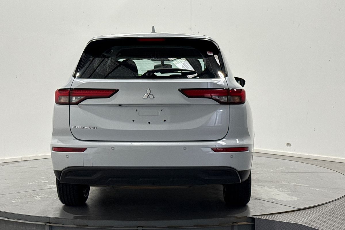 2024 Mitsubishi Outlander ES ZM