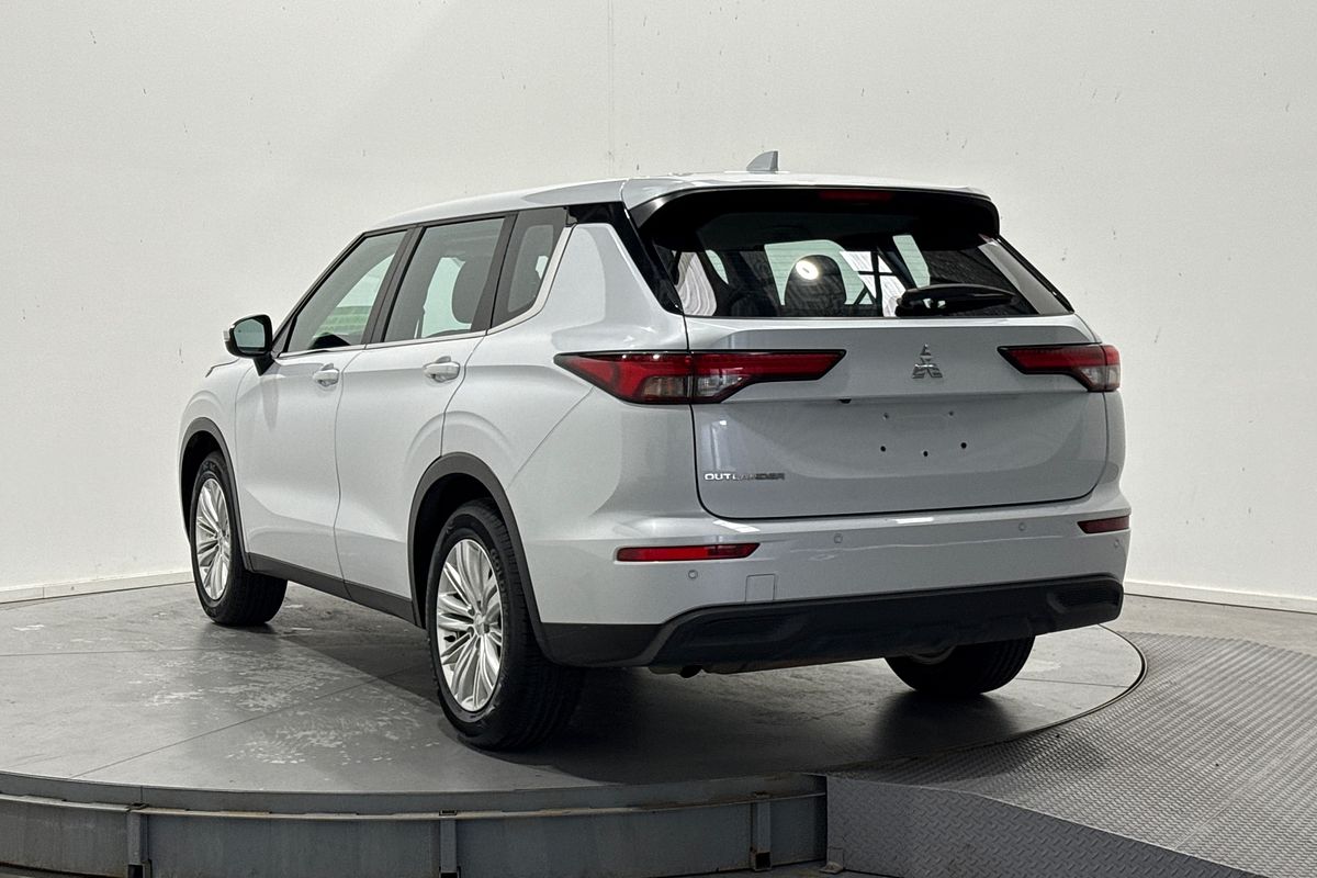 2024 Mitsubishi Outlander ES ZM