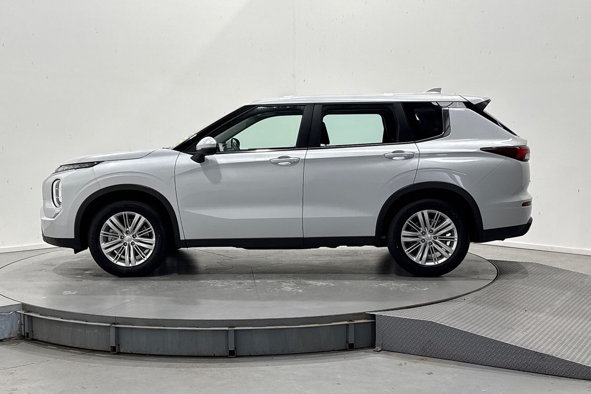 2024 Mitsubishi Outlander ES ZM