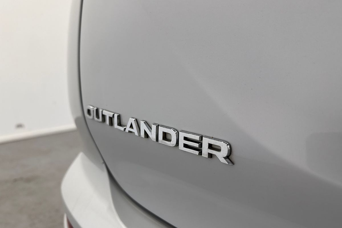 2024 Mitsubishi Outlander ES ZM