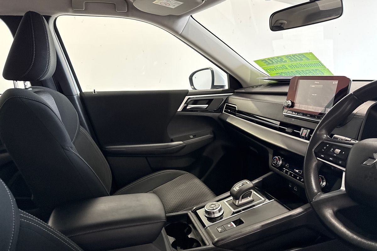 2024 Mitsubishi Outlander ES ZM