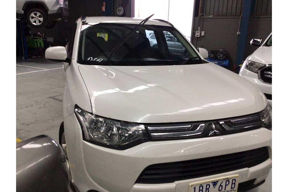 2013 Mitsubishi Outlander ES ZJ