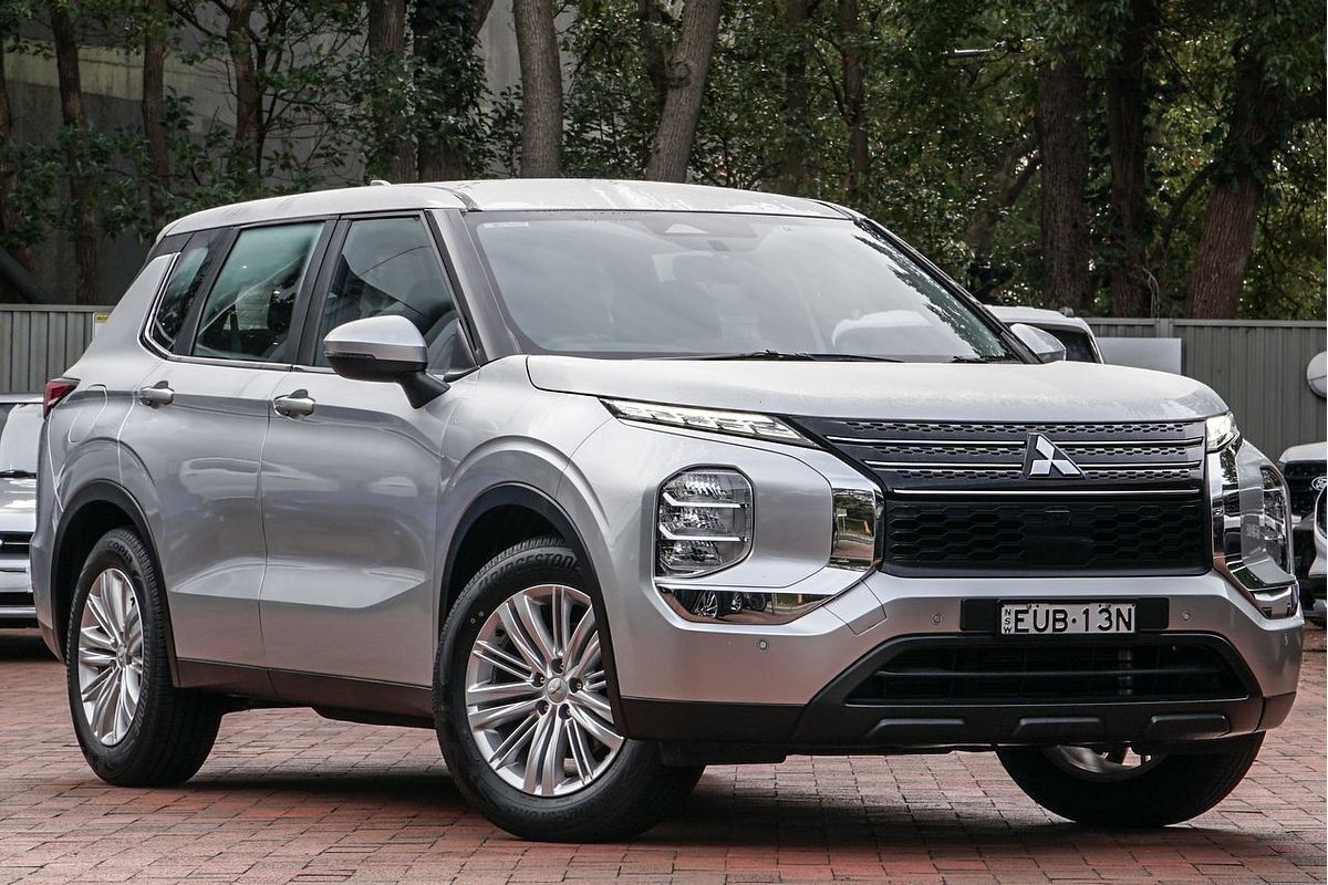 2022 Mitsubishi Outlander ES ZM