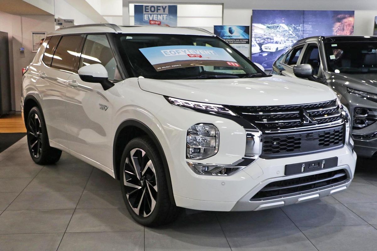 2024 Mitsubishi Outlander PHEV Exceed ZM