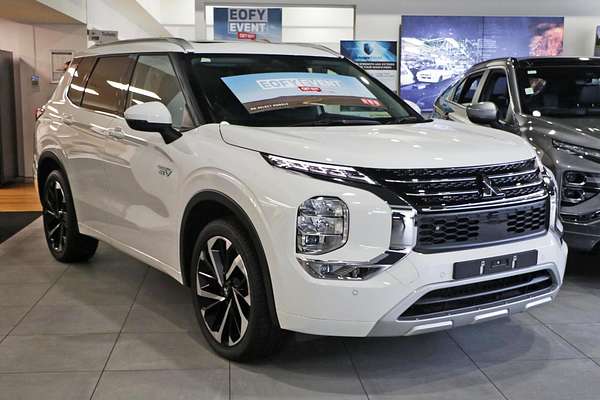 2024 Mitsubishi Outlander PHEV Exceed ZM