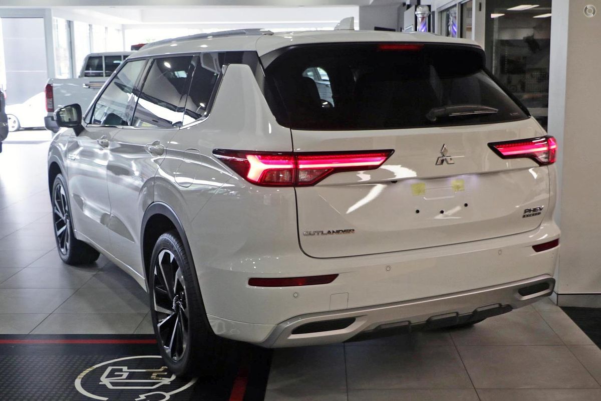 2024 Mitsubishi Outlander PHEV Exceed ZM