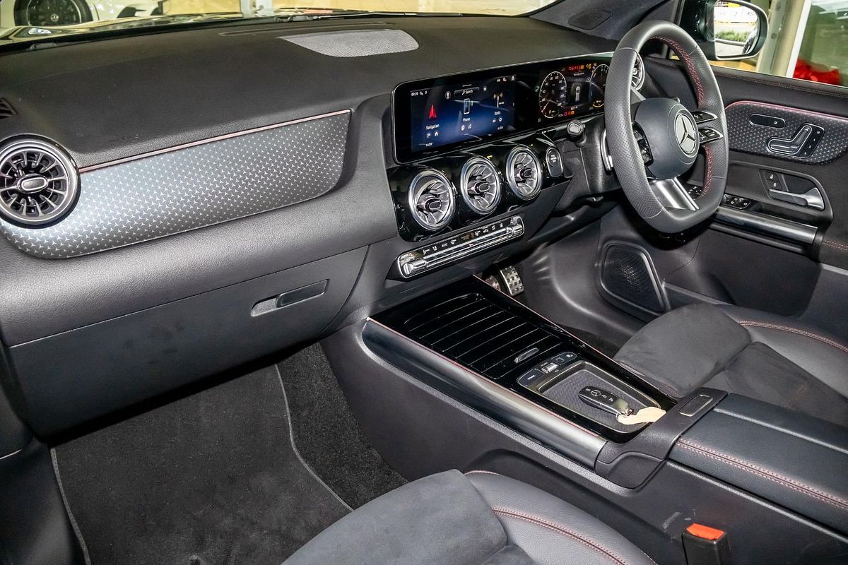 H247 806MY GLA250 e with EQ hy WAG SSD 8sp 1