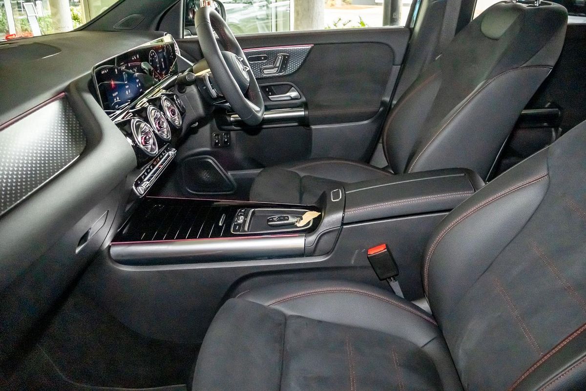 H247 806MY GLA250 e with EQ hy WAG SSD 8sp 1