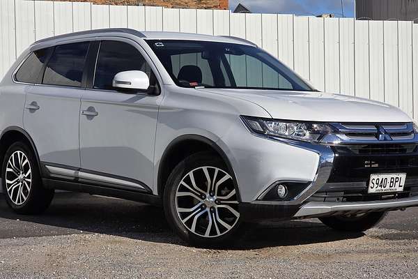 2017 Mitsubishi Outlander LS Safety Pack ZK