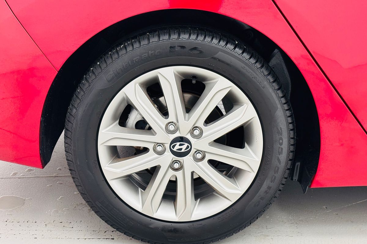 2014 HYUNDAI ELANTRA TROPHY 6 SP MANUAL 4D SEDAN 4CYL