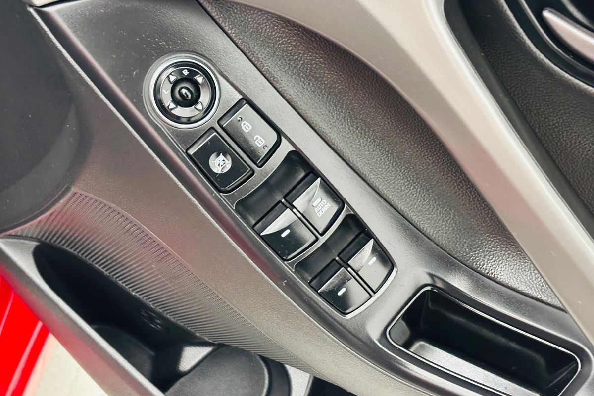 2014 HYUNDAI ELANTRA TROPHY 6 SP MANUAL 4D SEDAN 4CYL
