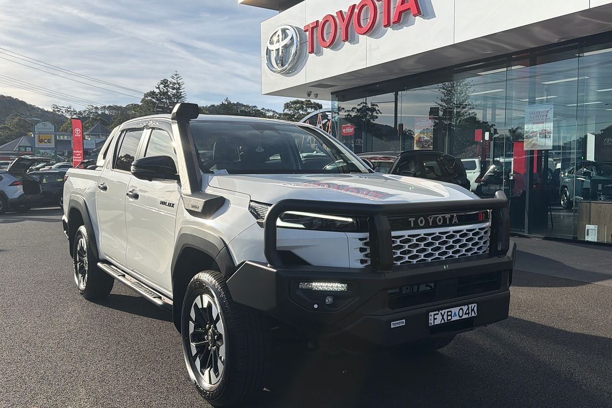 2025 Toyota Hilux SR5 48V GUN227R 4X4