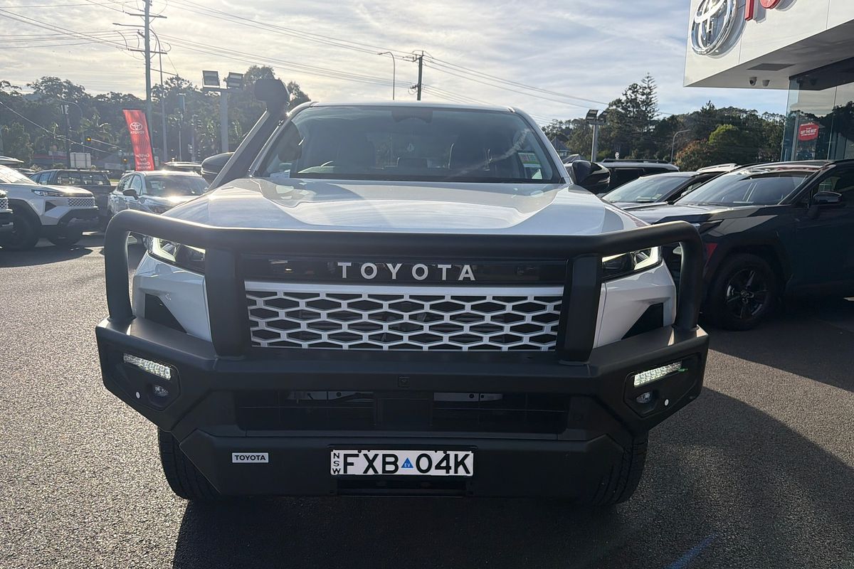 2025 Toyota Hilux SR5 48V GUN227R 4X4