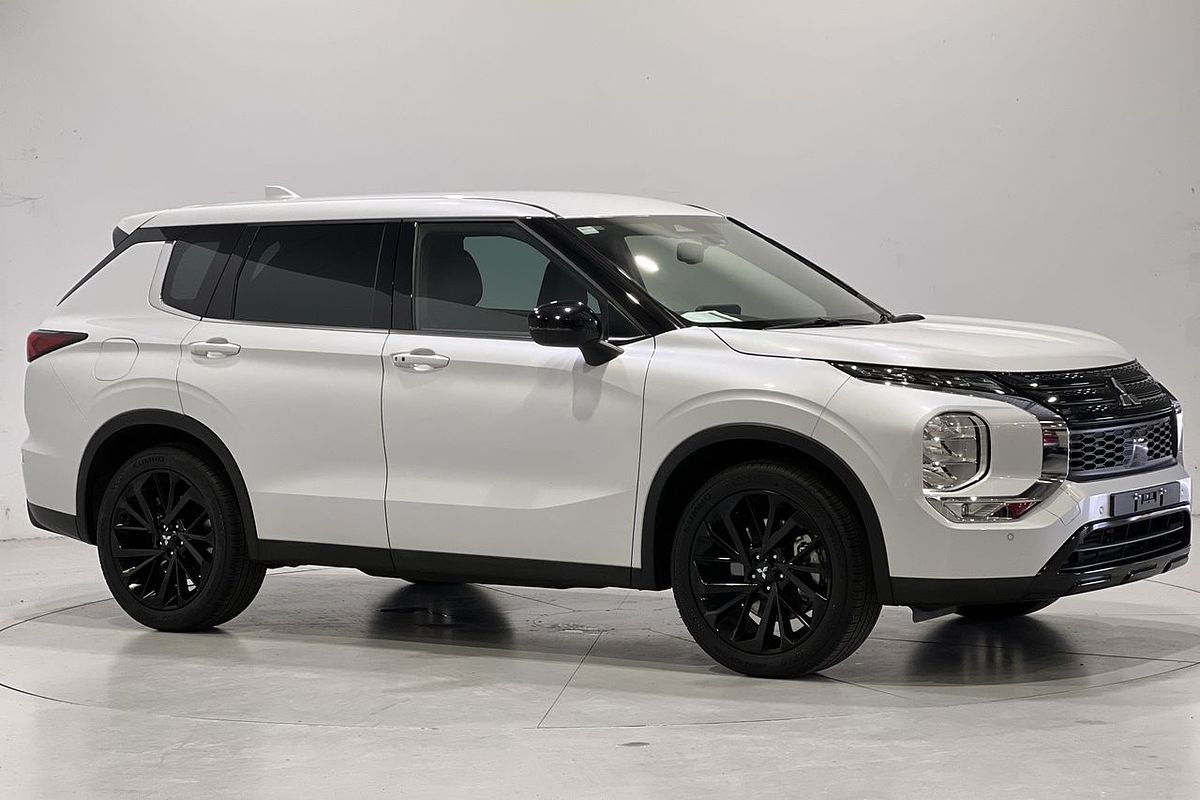 2023 Mitsubishi Outlander LS Black Edition ZM