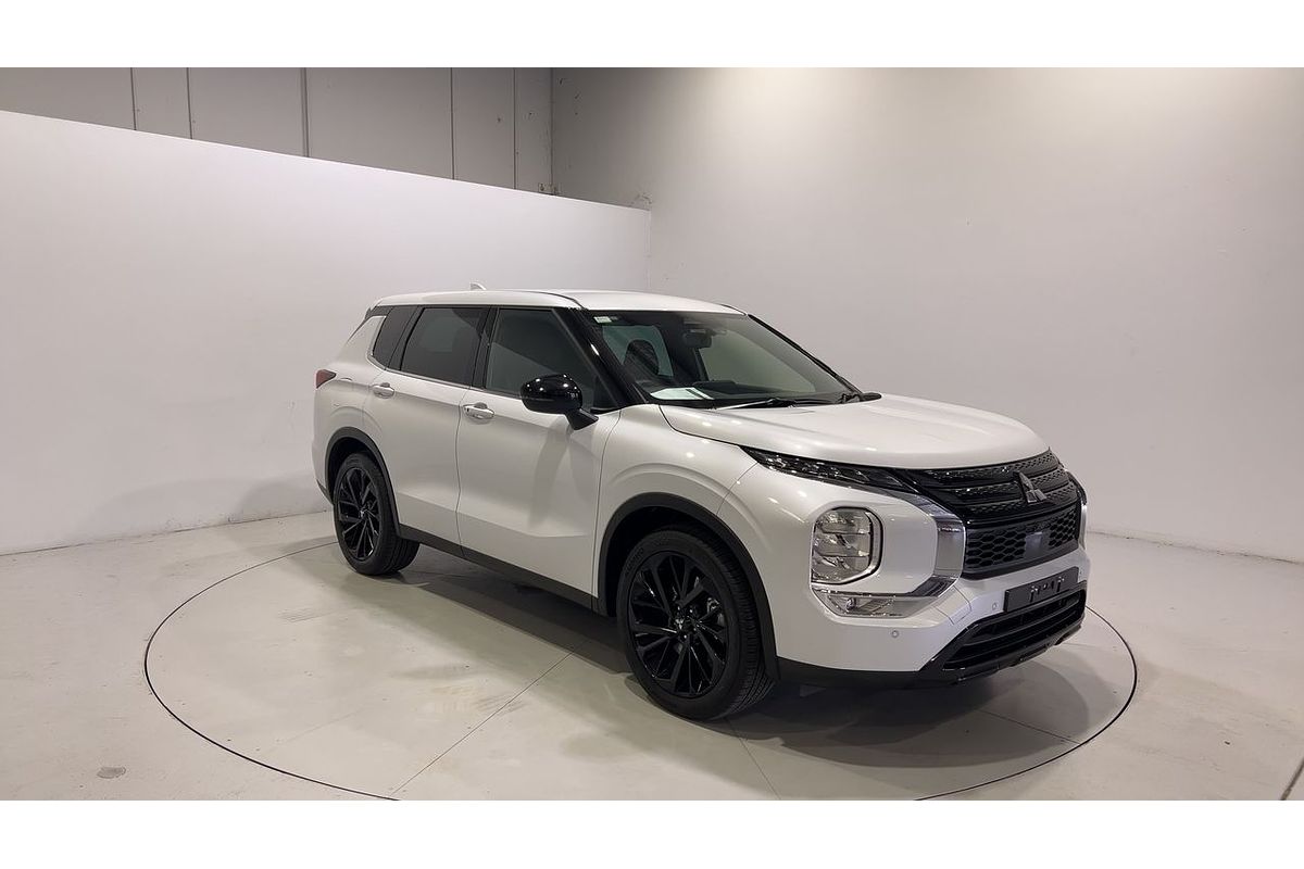 2023 Mitsubishi Outlander LS Black Edition ZM