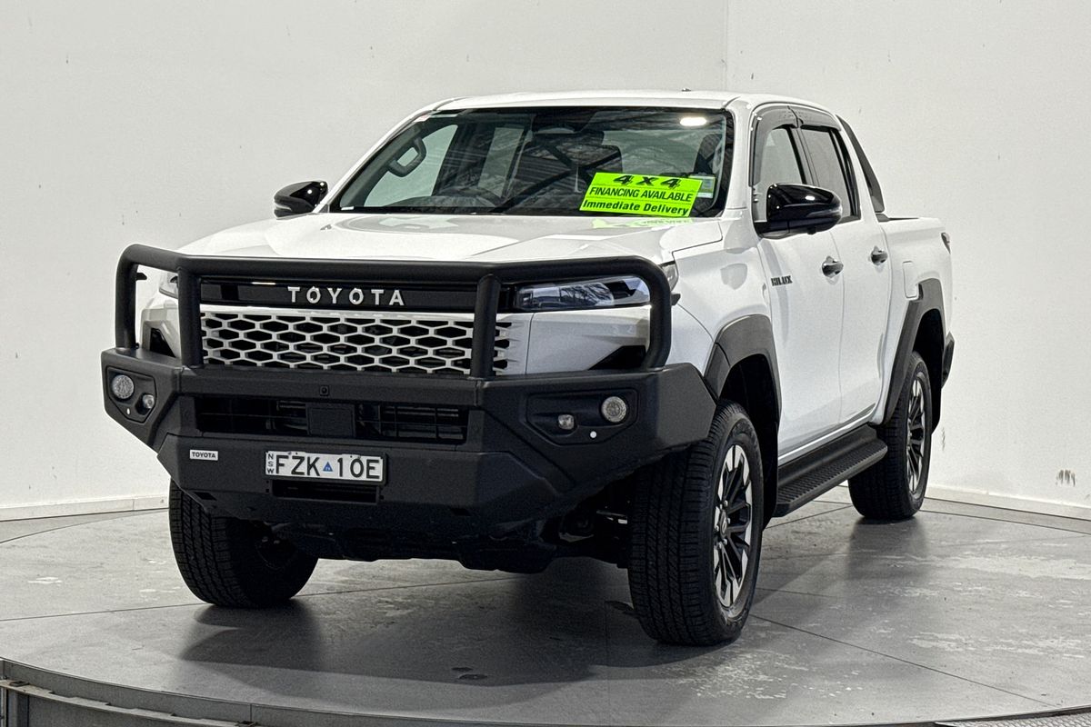 2025 Toyota Hilux SR5 48V GUN227R 4X4