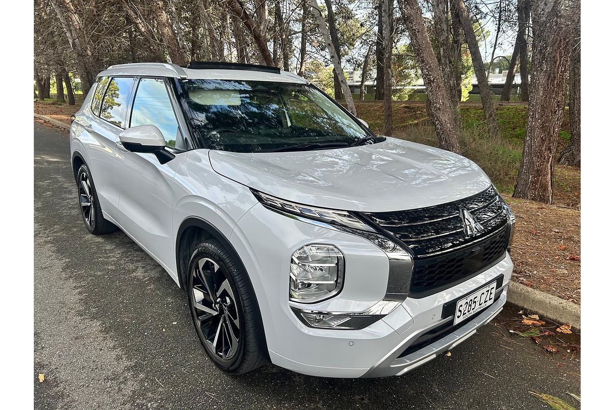 2022 Mitsubishi Outlander Exceed ZM