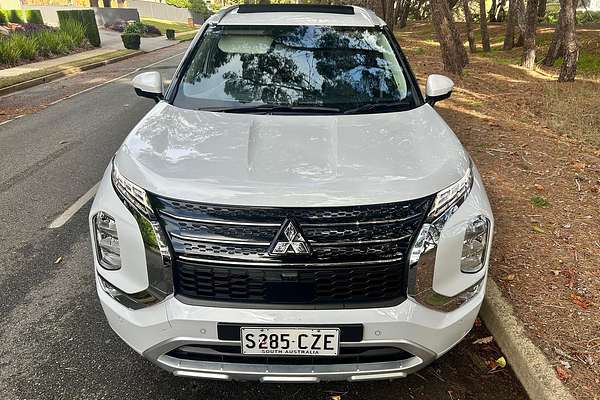 2022 Mitsubishi Outlander Exceed ZM thumb-4