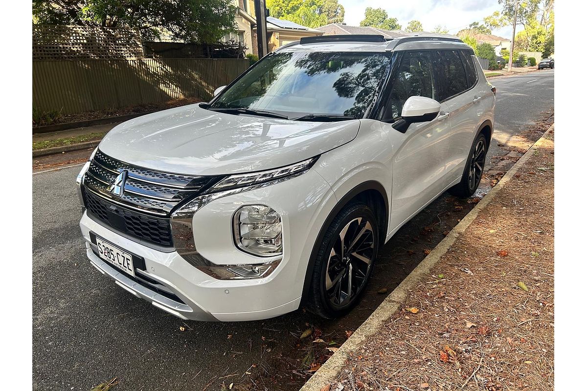 2022 Mitsubishi Outlander Exceed ZM