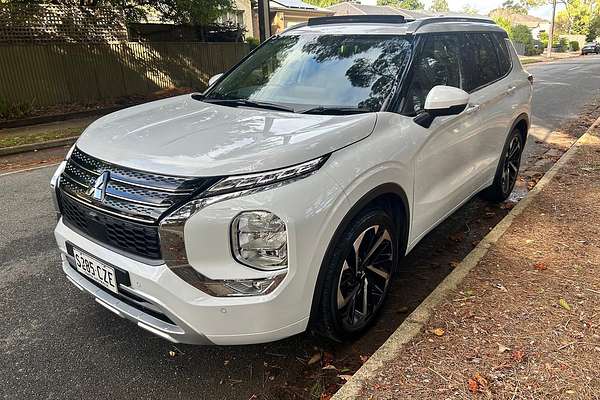 2022 Mitsubishi Outlander Exceed ZM thumb-1