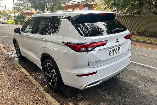 2022 Mitsubishi Outlander Exceed ZM thumb-5